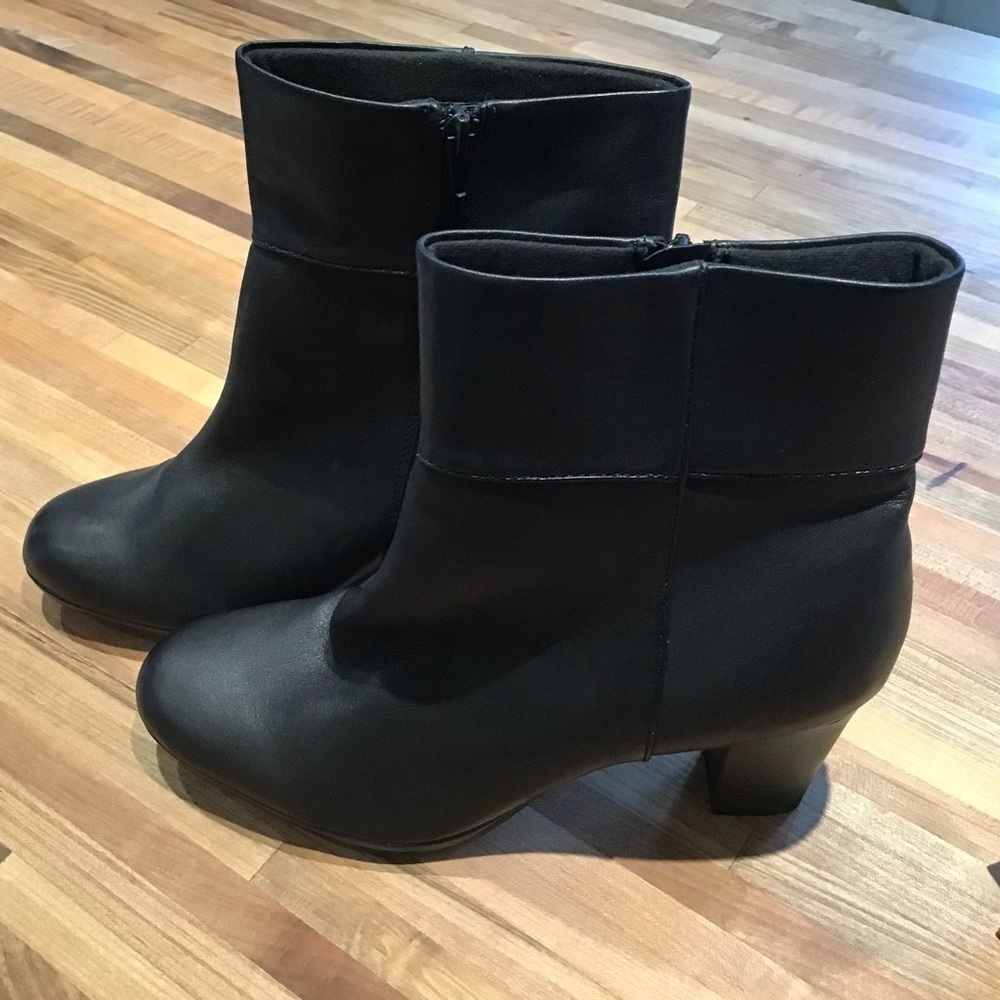 Clarks - Picture 3 of 12